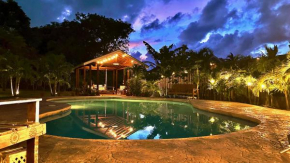 Seaside Family Oasis, King Bed, Private Pool, with Car